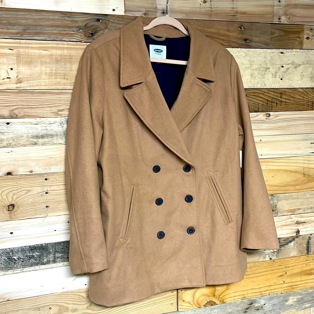 Old Navy size XXL camel colored medium weight wool blend pea coat with pockets